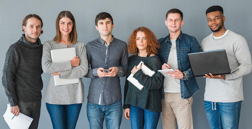 Especialización en Gerencia Social Grupo de personas de diferentes razas